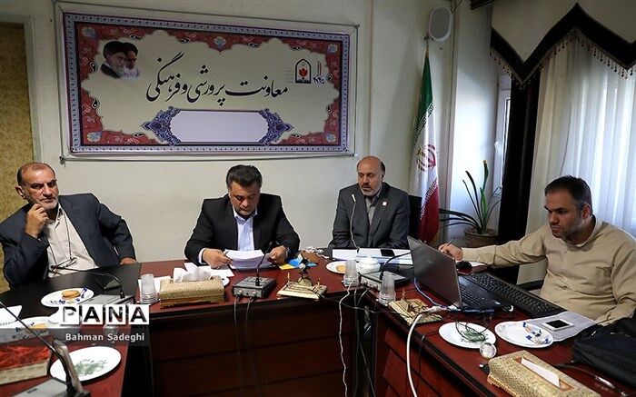گفت‌وگوی معاون و مشاوران رئیس سازمان دانش‌آموزی با مدیران استانی سازمان