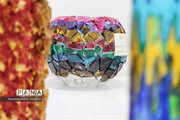 برگزاری نمایشگاه هنرهای تجسمی فرهنگیان و دانش‌آموزان ناشنوای فارس در نگارخانه ایمان و اندیشه