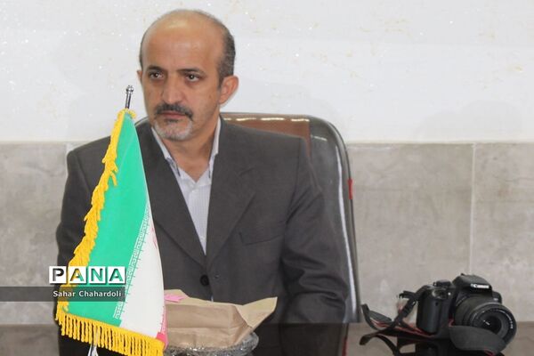 جشن عاطفه‌ها در دبستان راه نور همدان