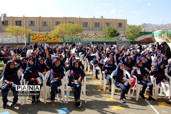 جشن عاطفه‌ها در مدرسه دخترانه امام حسین (ع) بیرجند
