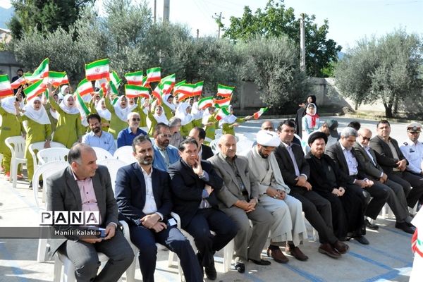 زنگ جشن عاطفه‌ها در مدرسه شهید بخشنده خلیل‌شهر