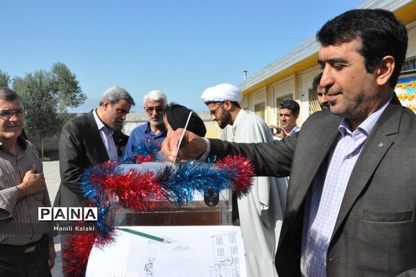 زنگ جشن عاطفه‌ها در مدرسه شهید بخشنده خلیل‌شهر