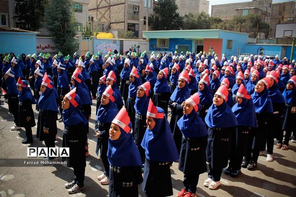نواختن زنگ جشن عاطفه‌ها در چهاردانگه