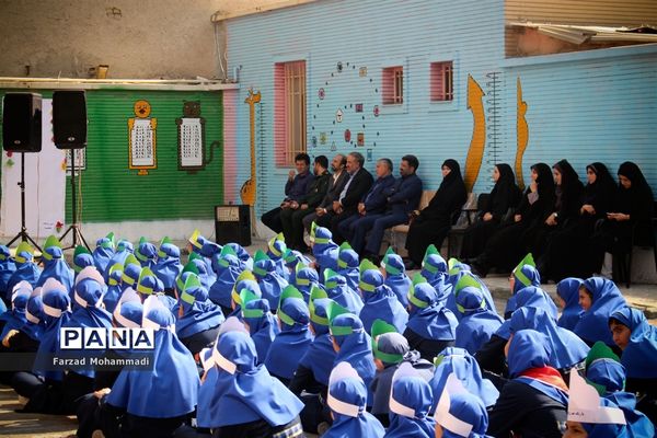 نواختن زنگ جشن عاطفه‌ها در چهاردانگه