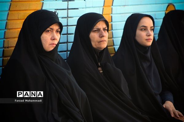 نواختن زنگ جشن عاطفه‌ها در چهاردانگه