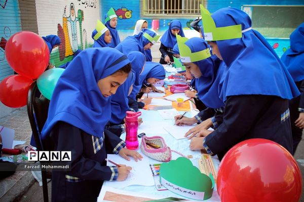 نواختن زنگ جشن عاطفه‌ها در چهاردانگه