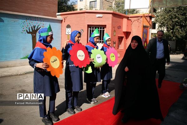 نواختن زنگ جشن عاطفه‌ها در چهاردانگه