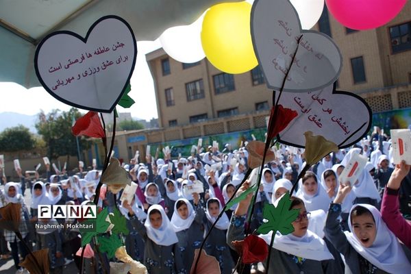 برگزاری آیین مهرعاطفه‌ها در مدارس ناحیه یک ری