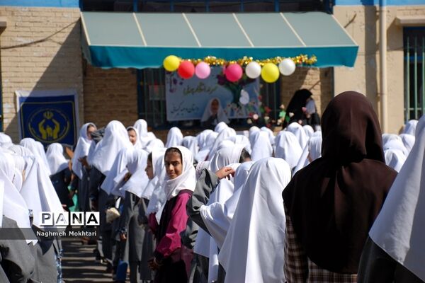 برگزاری آیین مهرعاطفه‌ها در مدارس ناحیه یک ری