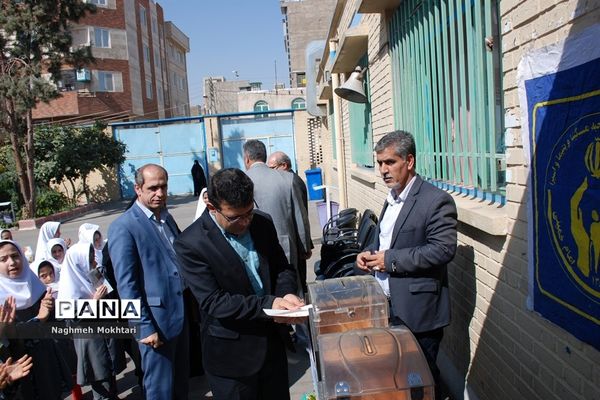 برگزاری آیین مهرعاطفه‌ها در مدارس ناحیه یک ری