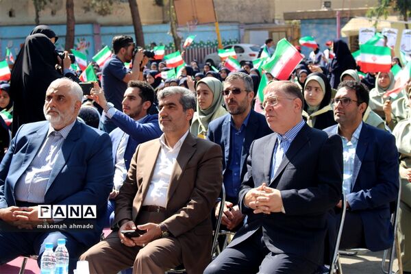 مراسم متمرکز استانی پویش عاطفه‌ها در مدرسه دخترانه اکبریه حصارک کرج