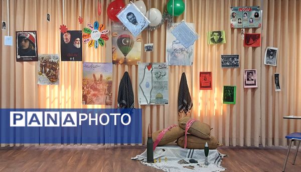 بازدید از غرفه‌های مدرسه انقلاب دبیرستان فرزانگان قائمشهر