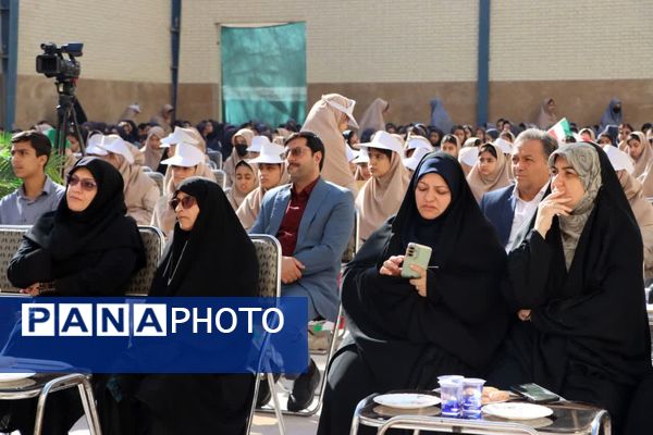 مراسم جشن ملی عاطفه‌ها در دبیرستان دخترانه شهید دکتر پاکنژاد یزد 