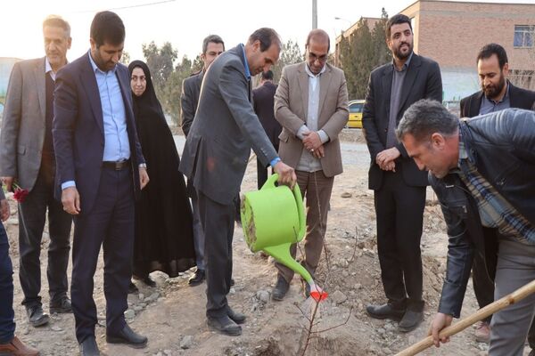 آیین روز درختکاری در هنرستان کشاورزی شهید باهنر پاکدشت 