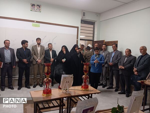  صبحگاه مجازی و یادمان شهدای میناب به مناسبت میلاد امام مهربانی ها در آموزش و پرورش ناحیه شش مشهد