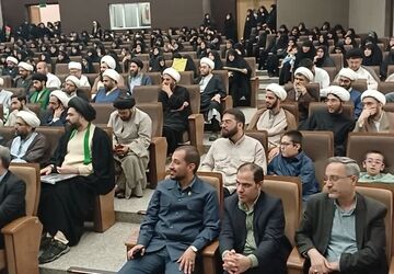 مراسم اختتامیه و تجلیل از روحانیون برگزیده طرح امین مدارس استان قم