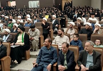 مراسم اختتامیه و تجلیل از روحانیون برگزیده طرح امین مدارس استان قم