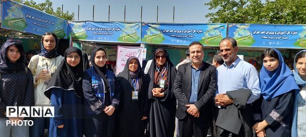 تقدیر از دانش‌آموزان برگزیده پویش‌های کانون نیایش منطقه ۶ در آیین افتتاحیه پایگاه‌های تابستانی