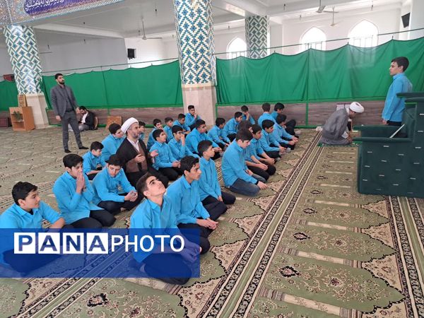 جشنِ تکلیفِ «به وقتِ میهن خدایی» دانش آموزان اشکذری همراه دستبوسی مادر