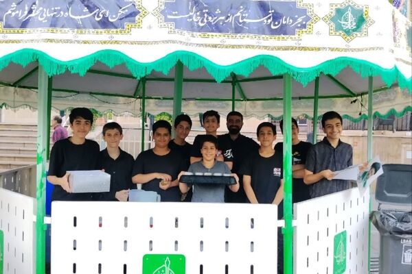 ایستگاه صلواتی دهه اول ماه صفر در مقابل فاطمیه تهران به همت نوجوانان آرمانی برپا شد