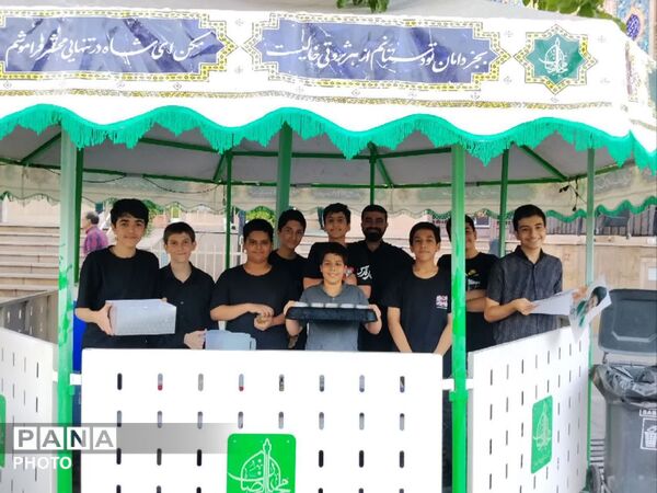 ایستگاه صلواتی دهه اول ماه صفر در مقابل فاطمیه تهران به همت نوجوانان آرمانی برپا شد