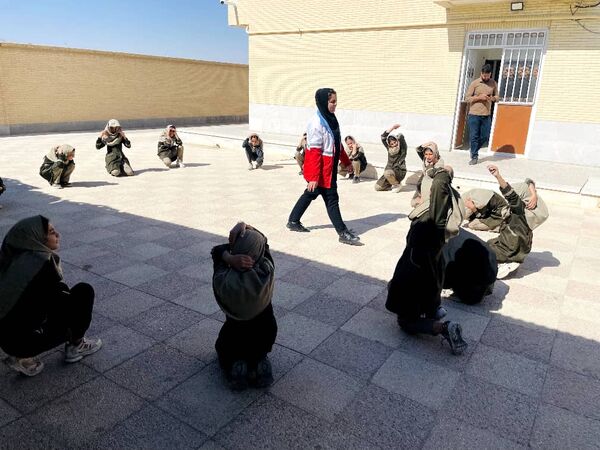  مراسم گرامیداشت هفته پدافند غیر عامل در آموزشگاه آیت الله غفاری 