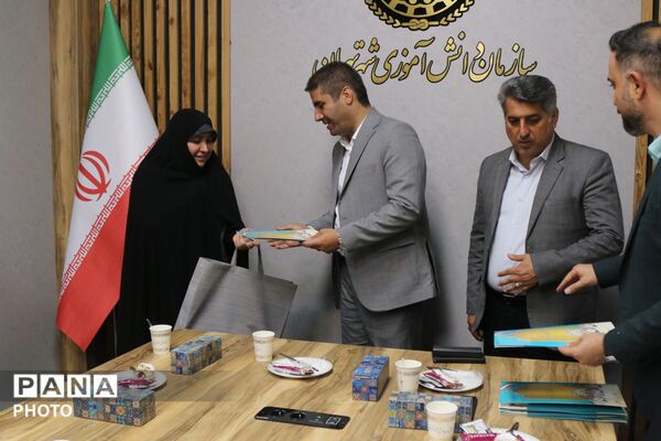 مدیرکل آموزش و پرورش شهرتهران از مسئولان سازمان دانش‌آموزی تهران تقدیر کرد