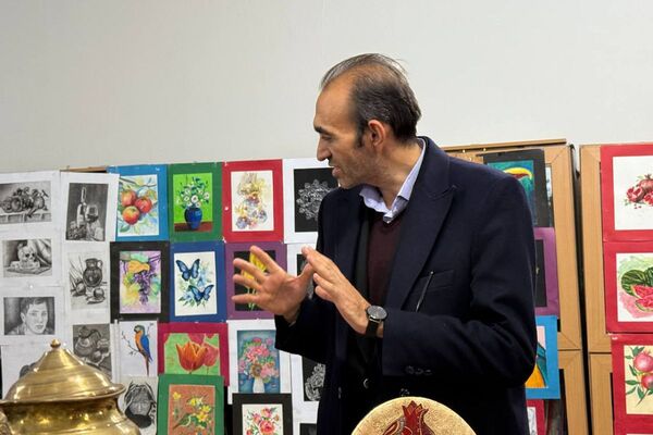 آیین افتتاحیه نمایشگاه هنری «ماها» در هنرستان شهید تاجیک بهارستان‌دو