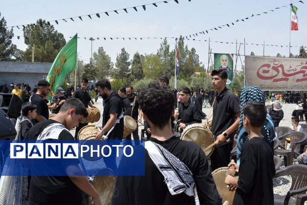 پیاده روی دلدادگان اربعین حسینی ع در اسلامشهر به سوی امامزاده اسماعیل