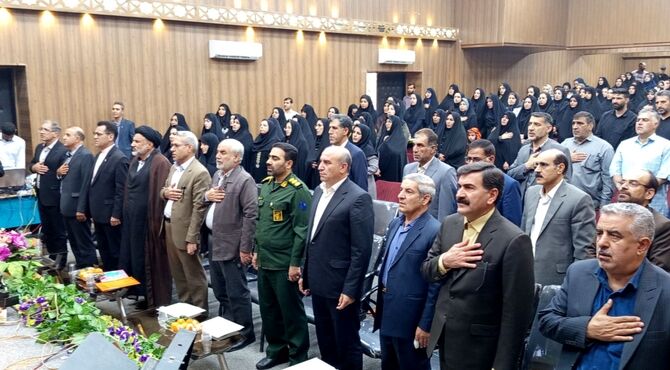 تکریم  از معلمان نمونه و بازنشسته ناحیه یک خرم‌آباد