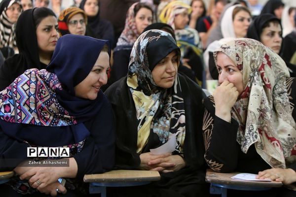 مراسم انتخابات انجمن اولیا و مربیان در مدرسه آیین روشن