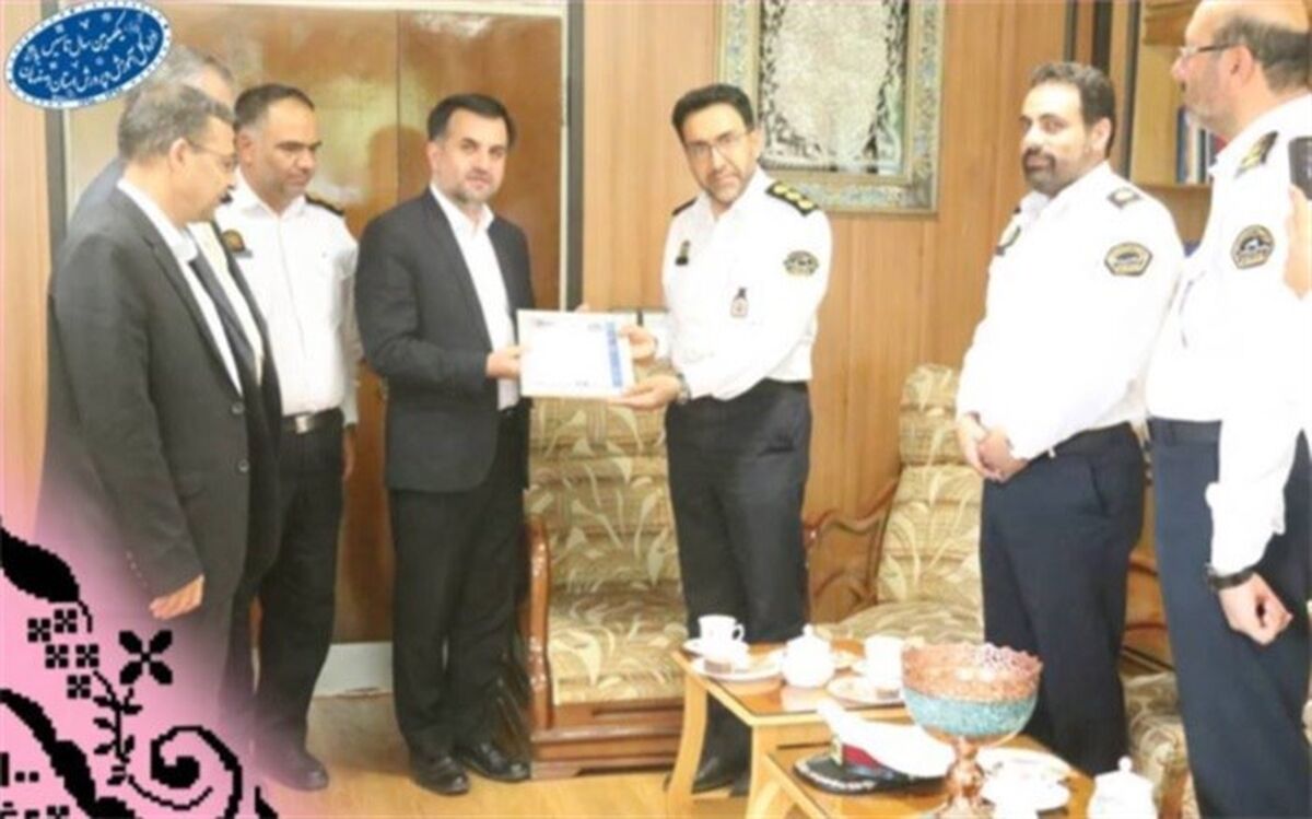 تقدیر فرمانده انتظامی اصفهان از اداره کل آموزش و پرورش استان