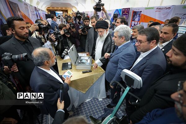 بازدید رهبر انقلاب اسلامی از نمایشگاه شرکت‌های دانش‌بنیان و فناوری‌های برتر