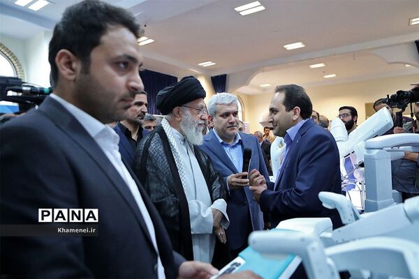 بازدید رهبر انقلاب اسلامی از نمایشگاه شرکت‌های دانش‌بنیان و فناوری‌های برتر