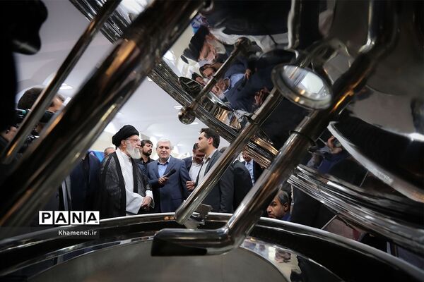 بازدید رهبر انقلاب اسلامی از نمایشگاه شرکت‌های دانش‌بنیان و فناوری‌های برتر