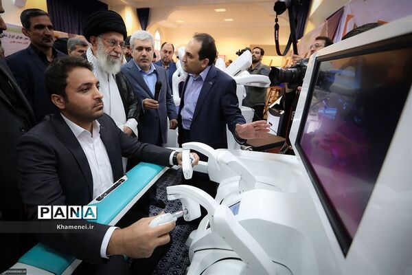 بازدید رهبر انقلاب اسلامی از نمایشگاه شرکت‌های دانش‌بنیان و فناوری‌های برتر