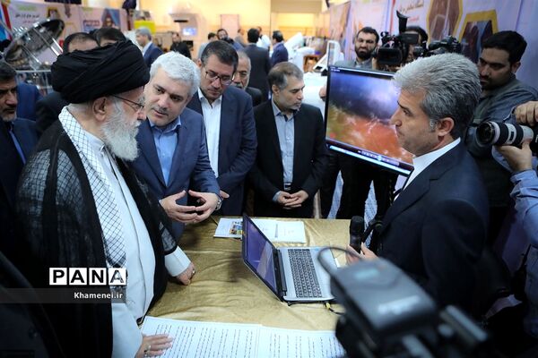 بازدید رهبر انقلاب اسلامی از نمایشگاه شرکت‌های دانش‌بنیان و فناوری‌های برتر