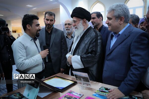 بازدید رهبر انقلاب اسلامی از نمایشگاه شرکت‌های دانش‌بنیان و فناوری‌های برتر