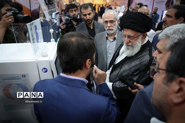 بازدید رهبر انقلاب اسلامی از نمایشگاه شرکت‌های دانش‌بنیان و فناوری‌های برتر