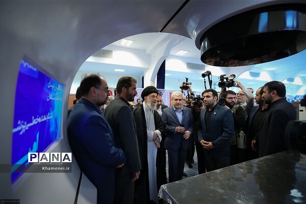 بازدید رهبر انقلاب اسلامی از نمایشگاه شرکت‌های دانش‌بنیان و فناوری‌های برتر