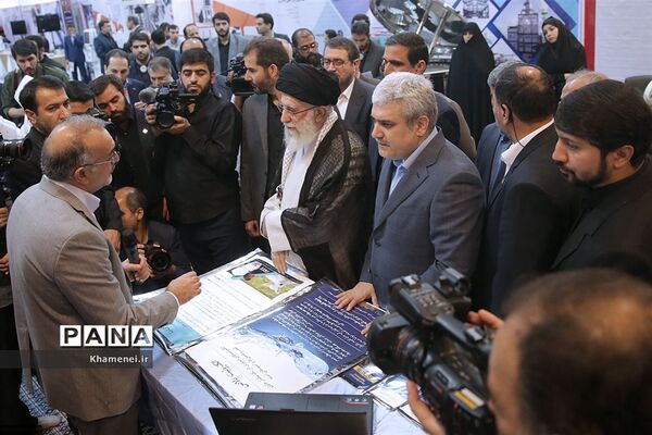 بازدید رهبر انقلاب اسلامی از نمایشگاه شرکت‌های دانش‌بنیان و فناوری‌های برتر