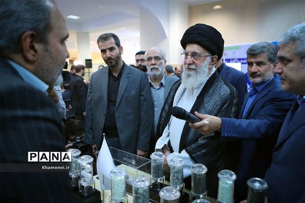 بازدید رهبر انقلاب اسلامی از نمایشگاه شرکت‌های دانش‌بنیان و فناوری‌های برتر