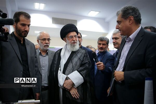 بازدید رهبر انقلاب اسلامی از نمایشگاه شرکت‌های دانش‌بنیان و فناوری‌های برتر