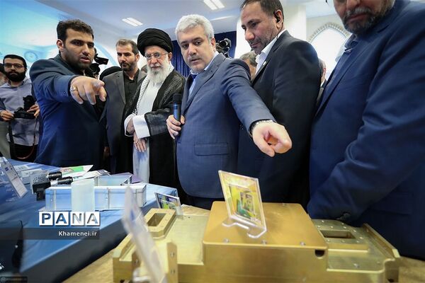 بازدید رهبر انقلاب اسلامی از نمایشگاه شرکت‌های دانش‌بنیان و فناوری‌های برتر