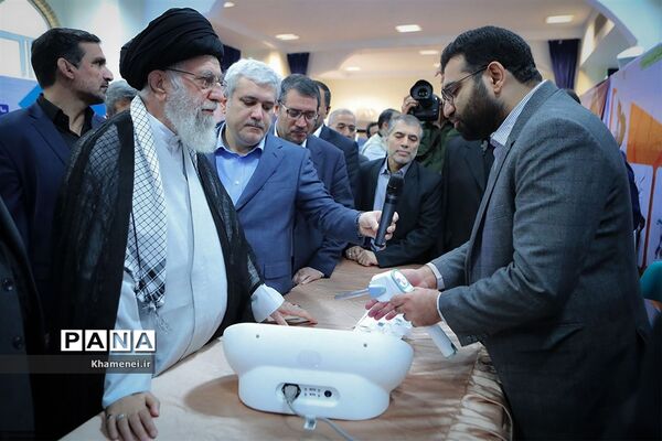بازدید رهبر انقلاب اسلامی از نمایشگاه شرکت‌های دانش‌بنیان و فناوری‌های برتر