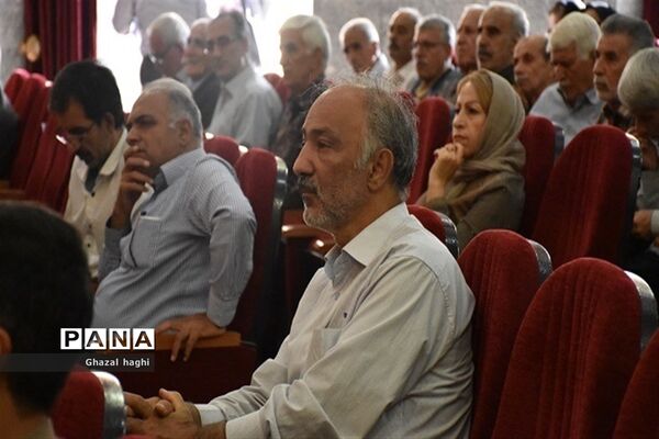 نشست صمیمانه مدیرکل و مسئولان آموزش و پرورش استان کرمانشاه با فرهنگیان بازنشسته