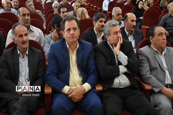 نشست صمیمانه مدیرکل و مسئولان آموزش و پرورش استان کرمانشاه با فرهنگیان بازنشسته