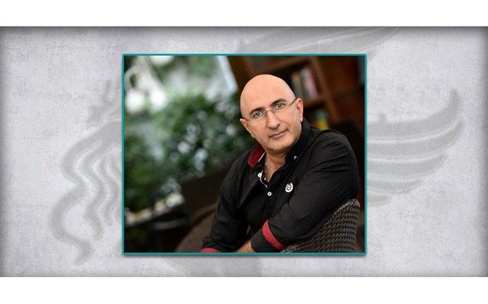 منصور ضابطیان در رادیو سوینا برنامه اجرا می کند