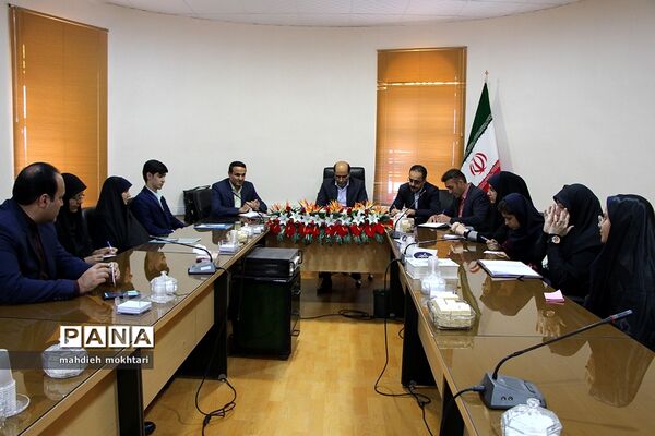 نشست مدیرکل آموزش و پرورش استان با نمایندگان مجلس دانش‌آموزی