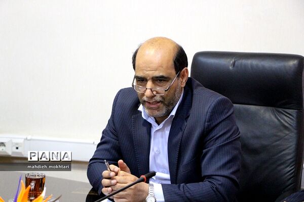 نشست مدیرکل آموزش و پرورش استان با نمایندگان مجلس دانش‌آموزی